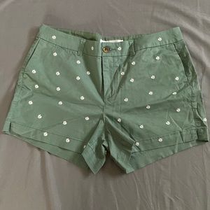 Old Navy green daisy print shorts